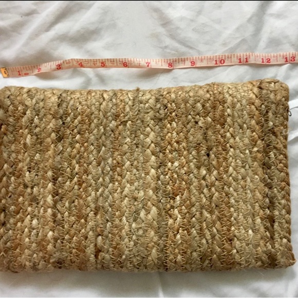 Cute Straw Clutch With Colorful Pom Poms - Picture 2 of 4